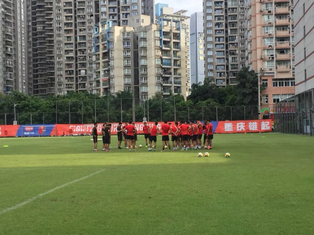 乐动体育-重庆斯威后防表现抢眼，球队力争保级成功的简单介绍